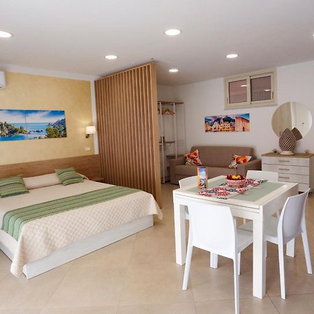 Theos Holidays Apartments 지아르디니낙소스 외부 사진